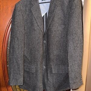 Madison Gray Herringbone Sport Coat (44Reg). (034)